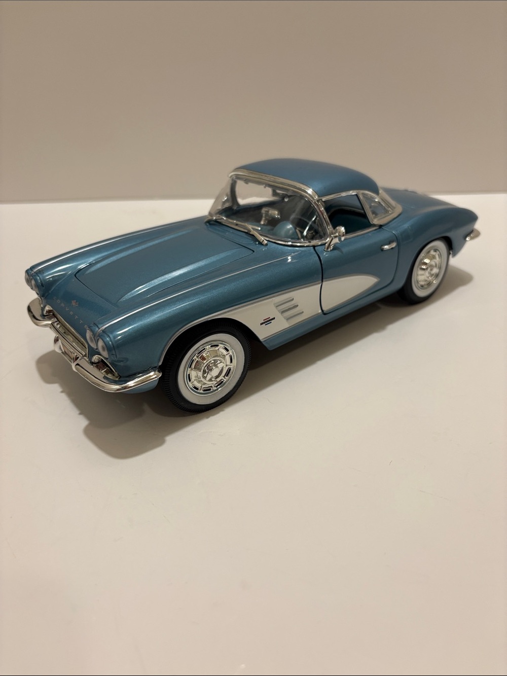 Ertl 1961 Corvette, 1/18 scale. Blue.